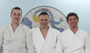 Eric Besson, Michel Erb, Fabrice Richer (de gauche à droite); Eric pratique l’Aïkido depuis 2007 et a reçu son 2e Dan en mai 2017. Sa rencontre avec Michel Erb en 2014 a marqué un changement dans sa pratique et l’a motivé à transmettre sa passion pour cet art.
